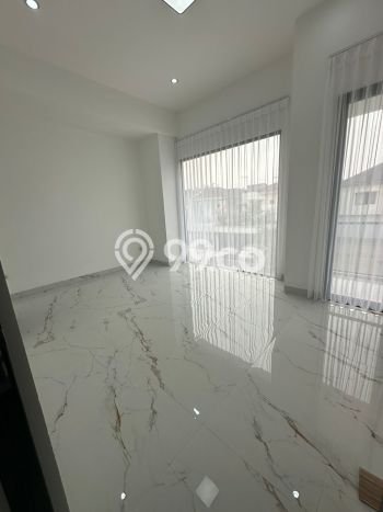 Rumah Eksklusif Siap Huni LT 234m2 di BSD, Tangerang Selatan Rumah Eksklusif Siap Huni LT 234m2 di BSD, Tangerang Selatan