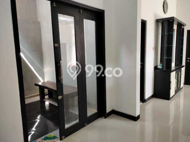 For Sale Rumah 6 Kamar Lokasi Ideal Bagus dan Strategis di Kabat For Sale Rumah 6 Kamar Lokasi Ideal Bagus dan Strategis di Kabat