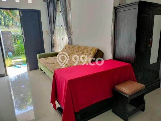 For Sale Rumah 6 Kamar Lokasi Ideal Bagus dan Strategis di Kabat For Sale Rumah 6 Kamar Lokasi Ideal Bagus dan Strategis di Kabat