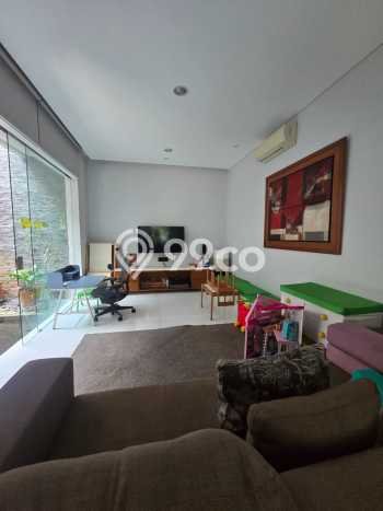 Hunian Mewah Siap Huni LT 240m2 di Kebayoran Lama, Jakarta Selatan Hunian Mewah Siap Huni LT 240m2 di Kebayoran Lama, Jakarta Selatan