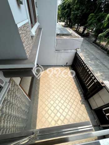Rumah Mewah LB 600m2 Siap Huni Desain Elegan di Pondok Kelapa, Jakarta Timur Rumah Mewah LB 600m2 Siap Huni Desain Elegan di Pondok Kelapa, Jakarta Timur