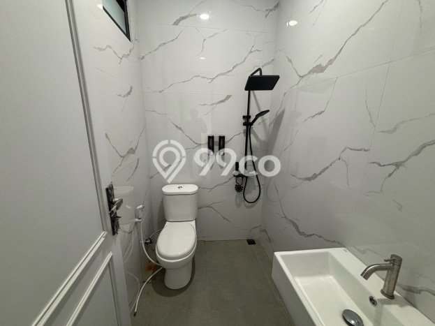 Hunian Elit LB 162m2 Siap Huni Desain Elegan di Bintaro, Tangerang Selatan Hunian Elit LB 162m2 Siap Huni Desain Elegan di Bintaro, Tangerang Selatan