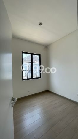 Rumah Minimalis 4 KT di Suvarna Sutera Tangerang Semi Furnished Rumah Minimalis 4 KT di Suvarna Sutera Tangerang Semi Furnished