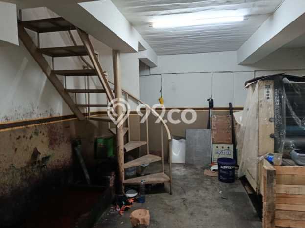 Area Ramai! Ruko Dijual di Semarang Timur untuk Bisnis Luas Bangunan 600m2 Area Ramai! Ruko Dijual di Semarang Timur untuk Bisnis Luas Bangunan 600m2