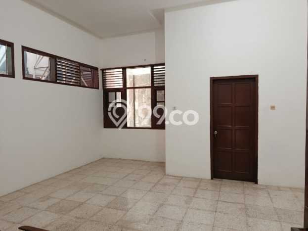 BEST LOCATION! Rumah di Semarang Utara, Dekat Stasiun, 4 KT, Luas 590m2m² Bangunan 500m2m² BEST LOCATION! Rumah di Semarang Utara, Dekat Stasiun, 4 KT, Luas 590m2m² Bangunan 500m2m²