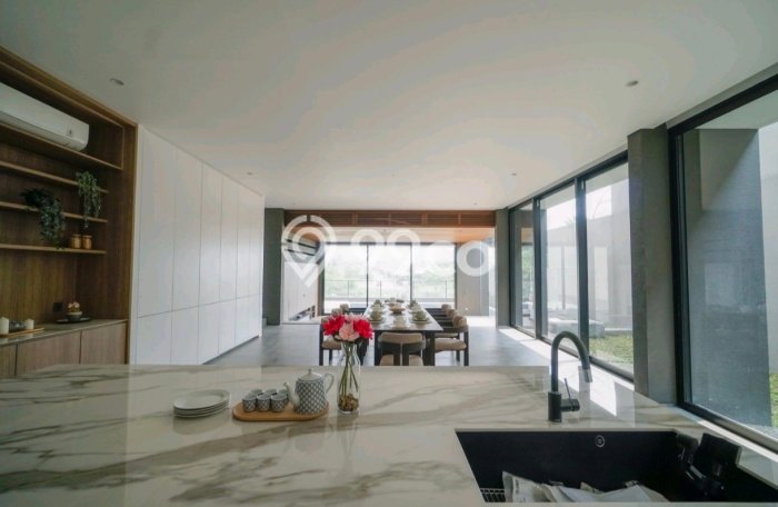 Rumah Mewah LB 550m2 Siap Pakai Desain Elegan di Bandung Barat, Bandung Rumah Mewah LB 550m2 Siap Pakai Desain Elegan di Bandung Barat, Bandung