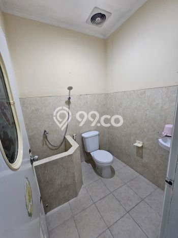Disewakan! Rumah 4 Kamar Tidur &
3 Kamar Mandi di Kedung Baruk, Surabaya Disewakan! Rumah 4 Kamar Tidur &
3 Kamar Mandi di Kedung Baruk, Surabaya