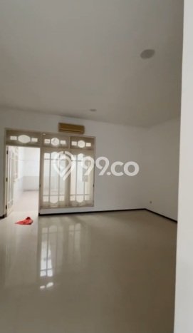 Disewakan Rumah Murah di Kedung Baruk Surabaya dengan 3 Kamar Tidur Disewakan Rumah Murah di Kedung Baruk Surabaya dengan 3 Kamar Tidur