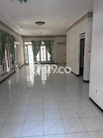 Disewakan! Rumah 3 Kamar Tidur &
2 Kamar Mandi di Kedung Baruk, Surabaya Disewakan! Rumah 3 Kamar Tidur &
2 Kamar Mandi di Kedung Baruk, Surabaya