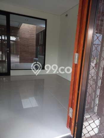 Disewakan! Rumah 3 Kamar Tidur &
3 Kamar Mandi di Citraland, Surabaya Disewakan! Rumah 3 Kamar Tidur &
3 Kamar Mandi di Citraland, Surabaya