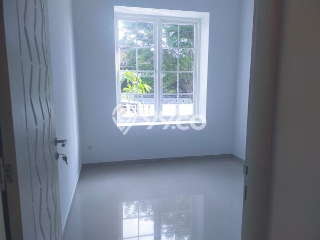 Dijual Cepat Rumah Favorit Siap Huni LB 170m2 di Semarang Barat, Semarang Dijual Cepat Rumah Favorit Siap Huni LB 170m2 di Semarang Barat, Semarang