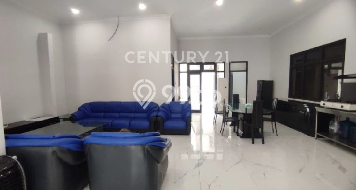 Rumah 3 KT 4 KM Luas Tanah 240m2m², LB 200m2m² di Semarang Tengah, Semarang Rumah 3 KT 4 KM Luas Tanah 240m2m², LB 200m2m² di Semarang Tengah, Semarang