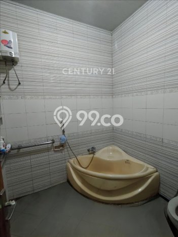Rumah Strategis di Pusat Kota Semarang Timur, Semarang - 4 Kamar Tidur Rumah Strategis di Pusat Kota Semarang Timur, Semarang - 4 Kamar Tidur