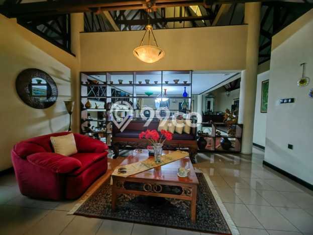 Dijual Rumah Luas Elegan Dengan View Eksklusif di Cinere, Jakarta Selatan Dijual Rumah Luas Elegan Dengan View Eksklusif di Cinere, Jakarta Selatan