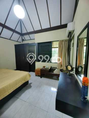Dijual Rumah Luas Elegan Dengan View Eksklusif di Cinere, Jakarta Selatan Dijual Rumah Luas Elegan Dengan View Eksklusif di Cinere, Jakarta Selatan
