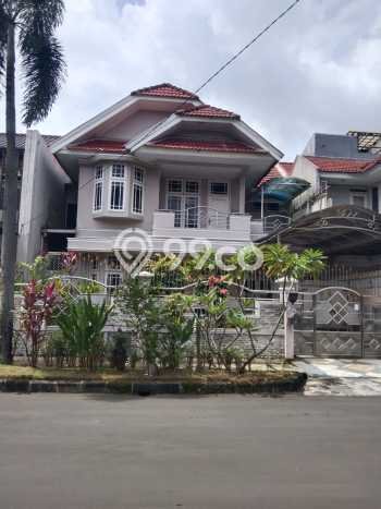 Rumah Mewah LB 300m2 Siap Huni Desain Elegan di Gading Serpong, Tangerang Rumah Mewah LB 300m2 Siap Huni Desain Elegan di Gading Serpong, Tangerang