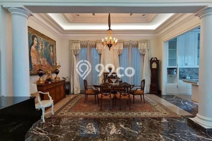 Hunian Mewah Siap Huni LT 656m2 di Kebayoran Baru, Jakarta Selatan Hunian Mewah Siap Huni LT 656m2 di Kebayoran Baru, Jakarta Selatan