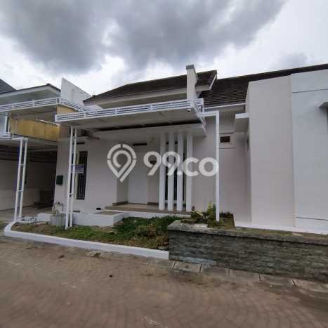 Dijual Cepat Rumah Bagus Siap Huni LB 160m2 di Sleman, Sleman Dijual Cepat Rumah Bagus Siap Huni LB 160m2 di Sleman, Sleman
