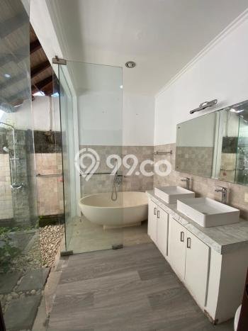 Vila Kawasan , Area 575m2m², Lokasi Strategis Vila Kawasan , Area 575m2m², Lokasi Strategis