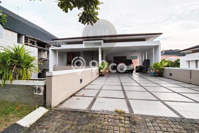Ready to Use! Premium House LT 780m2 Desain Elegan di Tiban Ready to Use! Premium House LT 780m2 Desain Elegan di Tiban