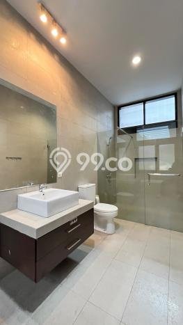 Disewakan Rumah Strategis di Pondok Indah LT 633m2 / LB 650m2 Siap Huni Disewakan Rumah Strategis di Pondok Indah LT 633m2 / LB 650m2 Siap Huni