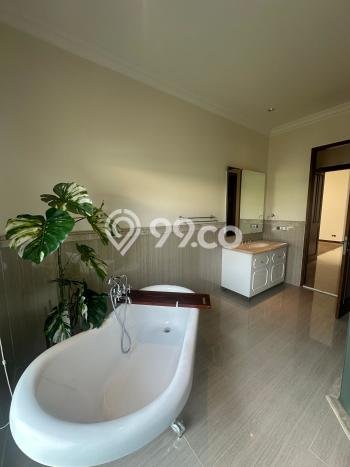 Rumah Kondisi Baik Disewakan di Kemang, Jakarta Selatan LT 415m2, LB 201m2 Rumah Kondisi Baik Disewakan di Kemang, Jakarta Selatan LT 415m2, LB 201m2