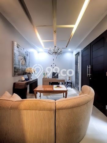 Ready to Use! Luxury House LT 264m2 Desain Elegan di Pejaten Ready to Use! Luxury House LT 264m2 Desain Elegan di Pejaten