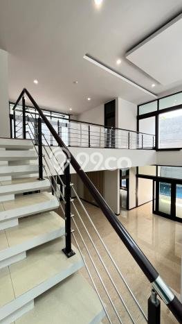 Disewakan Rumah Strategis di Pondok Indah LT 633m2 / LB 650m2 Siap Huni Disewakan Rumah Strategis di Pondok Indah LT 633m2 / LB 650m2 Siap Huni