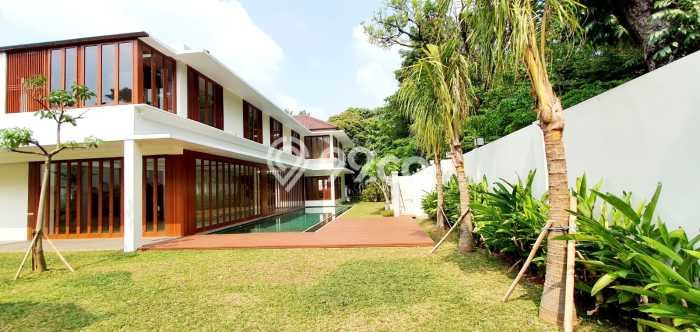 Lokasi terbaik! Rumah siap huni dikontrakkan di Kebayoran Baru LB 650m2 Lokasi terbaik! Rumah siap huni dikontrakkan di Kebayoran Baru LB 650m2