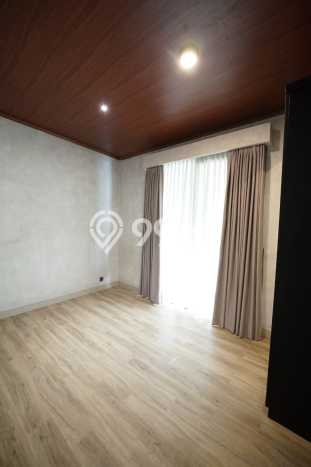 Ready to Use! Premium House LT 260m2 Desain Elegan di Pondok Indah Ready to Use! Premium House LT 260m2 Desain Elegan di Pondok Indah