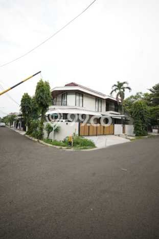 Ready to Use! Premium House LT 260m2 Desain Elegan di Pondok Indah Ready to Use! Premium House LT 260m2 Desain Elegan di Pondok Indah