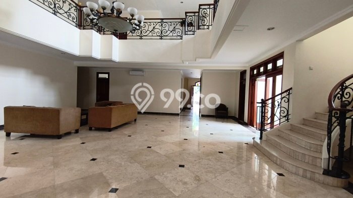 Rumah sewa siap pakai 7 KT di Lebak Bulus, Jakarta Selatan Rumah sewa siap pakai 7 KT di Lebak Bulus, Jakarta Selatan