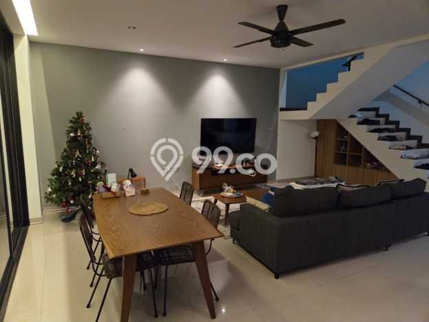 Rumah Elit Modern Tanpa Renovasi di Lebak Bulus Jakarta Selatan Rumah Elit Modern Tanpa Renovasi di Lebak Bulus Jakarta Selatan