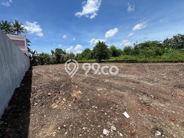Lahan Dijual Lokasi Strategis di Yogyakarta dengan Luas 153m2 Lahan Dijual Lokasi Strategis di Yogyakarta dengan Luas 153m2