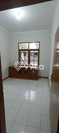 Disewakan! Rumah 3 Kamar Tidur &
2 Kamar Mandi di Taman Kopo Indah, Bandung Disewakan! Rumah 3 Kamar Tidur &
2 Kamar Mandi di Taman Kopo Indah, Bandung