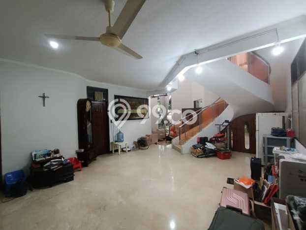 Rumah Eksklusif Dijual LT 243m2 di Kebon Jeruk, Jakarta Barat Rumah Eksklusif Dijual LT 243m2 di Kebon Jeruk, Jakarta Barat
