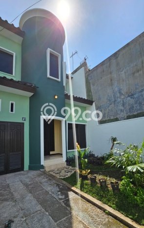 Rumah Luas Asri 6 KT Siap Huni di Malang Kota Malang Rumah Luas Asri 6 KT Siap Huni di Malang Kota Malang