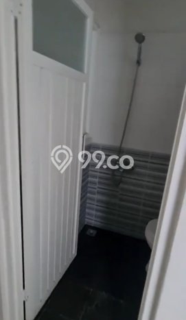 Rumah Strategis di Pusat Kota Malang Kota, Malang - 9 Kamar Tidur Rumah Strategis di Pusat Kota Malang Kota, Malang - 9 Kamar Tidur
