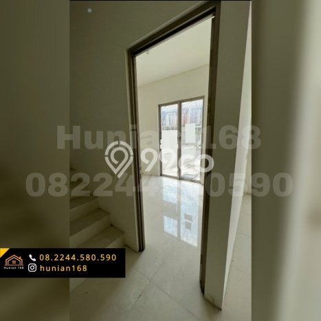 Rumah Modern 4 KT di Menganti Surabaya Rumah Modern 4 KT di Menganti Surabaya