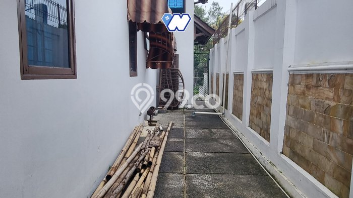 Rumah Elit Modern Tanpa Renovasi di Setiabudi Bandung Rumah Elit Modern Tanpa Renovasi di Setiabudi Bandung