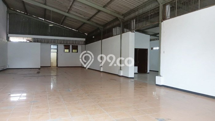 Unit Gudang disewakan di Pakis Malang dengan LT 300m2 / LB 300m2 Unit Gudang disewakan di Pakis Malang dengan LT 300m2 / LB 300m2