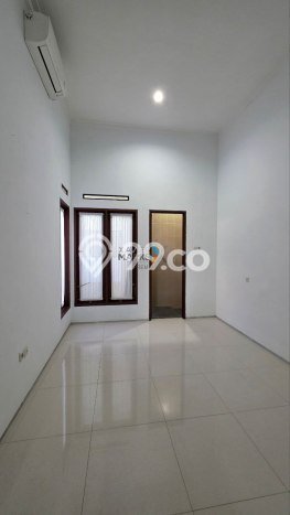 PROPERTI PILIHAN! Rumah di Lowokwaru, Luas 180m2m² Bangunan 120m2m² PROPERTI PILIHAN! Rumah di Lowokwaru, Luas 180m2m² Bangunan 120m2m²