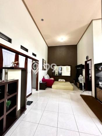 Disewakan! Rumah 3 Kamar Tidur &
1 Kamar Mandi di Permata Jingga, Malang Disewakan! Rumah 3 Kamar Tidur &
1 Kamar Mandi di Permata Jingga, Malang
