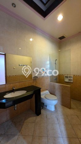 FEATURED! Rumah di , 2 KM, Area Premium, LT 264m2m² Bangunan 220m2m² FEATURED! Rumah di , 2 KM, Area Premium, LT 264m2m² Bangunan 220m2m²