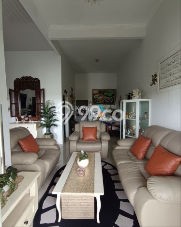 SPECIAL OFFER! Rumah Asri di Pakis, LT 124m2m² LB 162m2m² SPECIAL OFFER! Rumah Asri di Pakis, LT 124m2m² LB 162m2m²