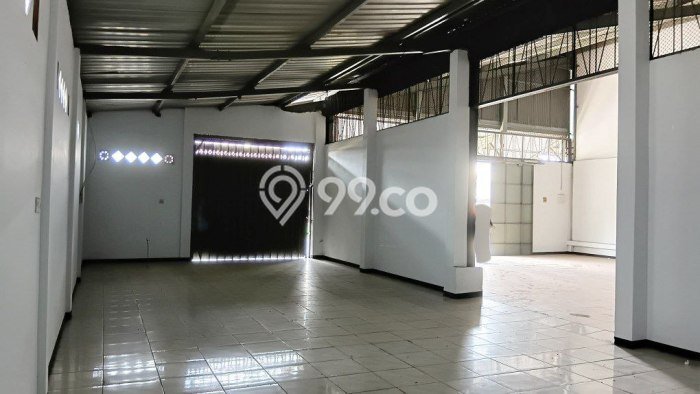 Unit Gudang disewakan di Pakis Malang dengan LT 300m2 / LB 300m2 Unit Gudang disewakan di Pakis Malang dengan LT 300m2 / LB 300m2