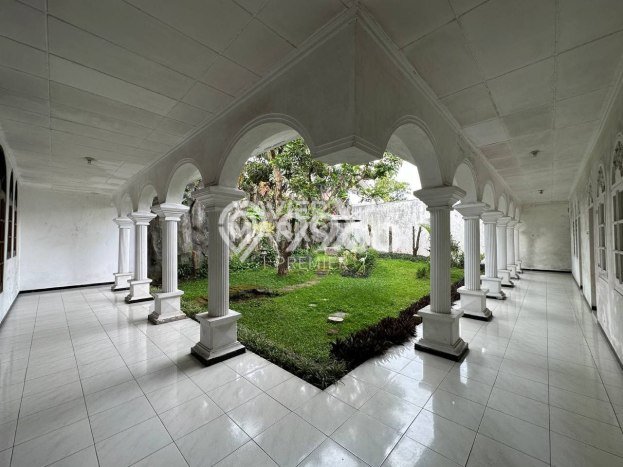Rumah Menguntungkan di Pusat Kota Klojen, Malang - LT 749m2m² Rumah Menguntungkan di Pusat Kota Klojen, Malang - LT 749m2m²