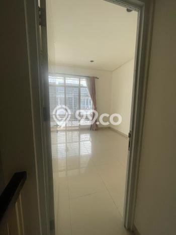Rumah Luas Asri 2 KT Siap Pakai di Green Lake City Jakarta Barat Rumah Luas Asri 2 KT Siap Pakai di Green Lake City Jakarta Barat