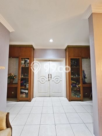 Hunian Mewah LB 400m2 Siap Pakai Desain Elegan di Cibubur, Jakarta Timur Hunian Mewah LB 400m2 Siap Pakai Desain Elegan di Cibubur, Jakarta Timur