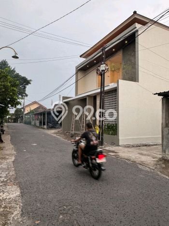 Rumah 5 KT 5 KM Luas Tanah 215m2m², LB 169m2m² di Sleman, Yogyakarta Rumah 5 KT 5 KM Luas Tanah 215m2m², LB 169m2m² di Sleman, Yogyakarta